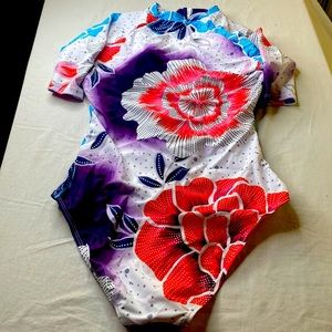 Enchanted Dreams red big flower Women’s zip up swimsuit size M